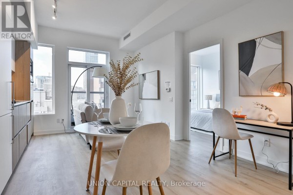 Living room - 1005 - 319 Jarvis Street, Toronto, ON M5B0C8 Photo 3