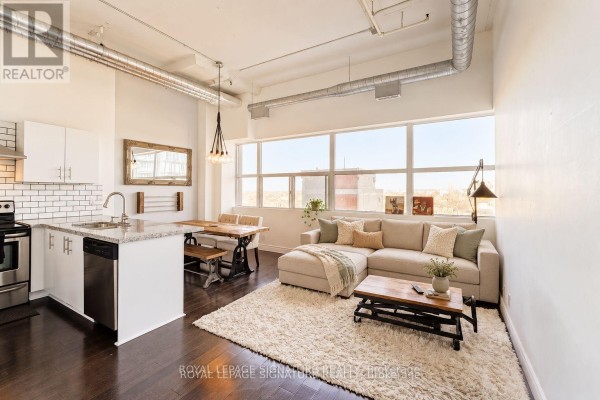 1005 - 700 King Street W, Toronto