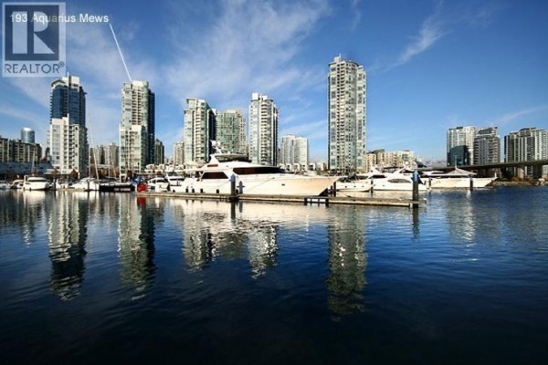 1005 193 Aquarius Mews, Vancouver, BC V6Z2Y3 Photo 2