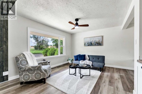 Bedroom - 1005 Bullivant Crescent Sw, Medicine Hat, AB T1A5G7 Photo 4
