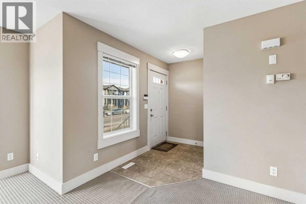 Foyer - 1005 Taradale Drive Ne, Calgary, AB T3J0E7 Photo 4