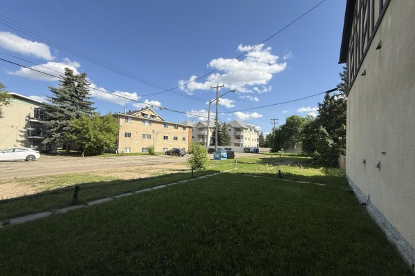 10052 152 Street Nw, Edmonton, AB T5P1X8 Photo 2