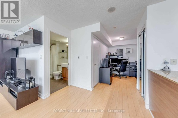 1006 - 11 Brunel Court, Toronto, ON M5V3Y3 Photo 3
