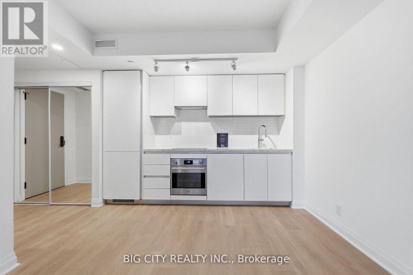 Living room - 1006 - 25 Frederick Todd Way, Toronto, ON M4G0C9 Photo 3
