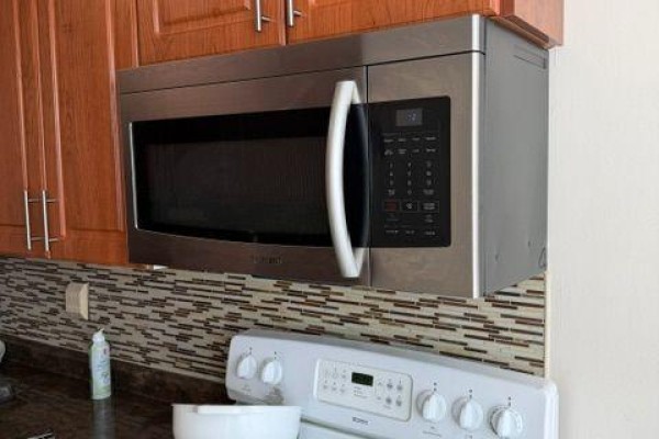 Kitchen - 1006 - 3231 Eglinton Avenue E, Toronto, ON M1J3N5 Photo 3