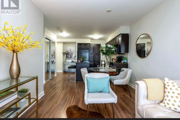1006 - 330 Burnhamthorpe Road W, Mississauga, ON L5B0E1 Photo 2