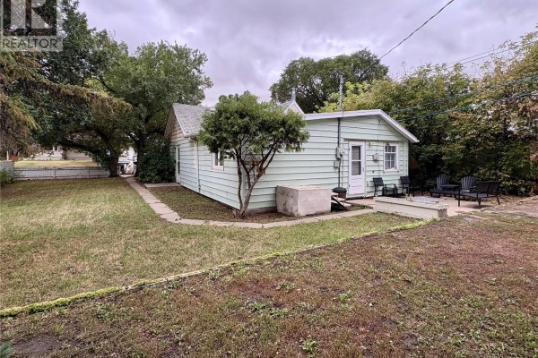Kitchen - 1006 Coteau Street W, Moose Jaw, SK S6H5G4 Photo 2