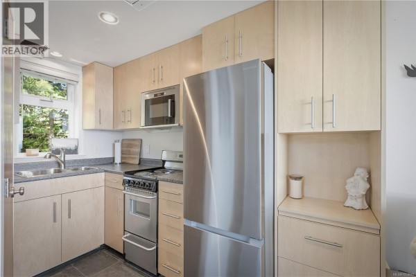 Kitchen - 1006 Seventh Ave, Ucluelet, BC V0R3A0 Photo 3