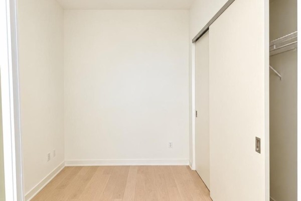 1007 - 11 Yorkville Avenue, Toronto, ON M4W0B7 Photo 5