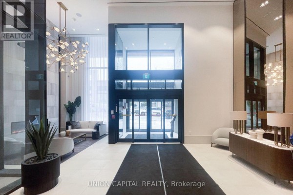 1007 - 2020 Bathurst Street, Toronto, ON M5P0A6 Photo 2