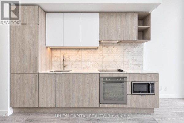 1007 - 2020 Bathurst Street, Toronto, ON M5P0A6 Photo 5