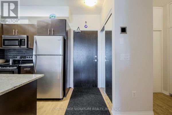 Kitchen - 1007 - 25 Cole Street, Toronto, ON M5A4M3 Photo 3