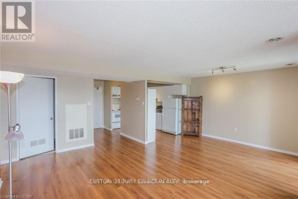 Dining room - 1007 - 30 Chapman Court, London North, ON N6G4Y4 Photo 5