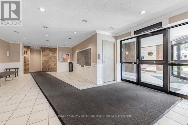 Kitchen - 1007 - 3025 Queen Frederica Drive, Mississauga, ON L4Y3A1 Photo 3