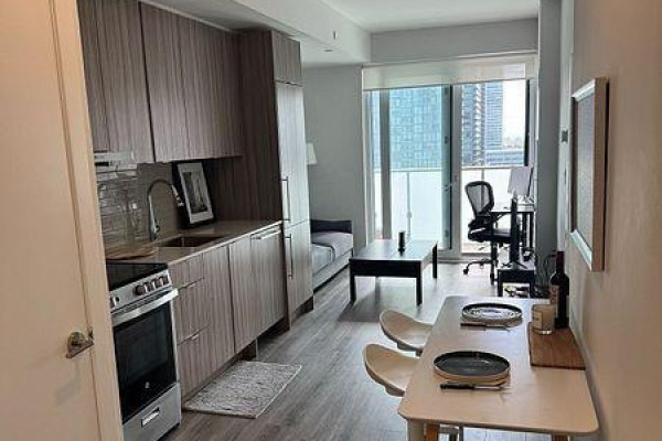 1007 - 4130 Parkside Village Drive, Mississauga, ON L5B3M8 Photo 5