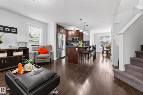 Kitchen - 1007 162 St Sw, Edmonton, AB T6W2G9 Photo 3