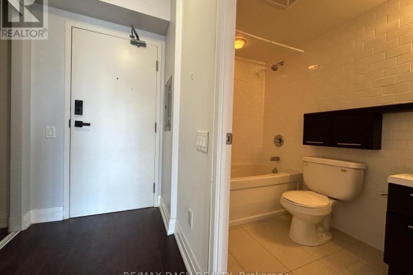 1008 - 21 Carlton Street, Toronto, ON M5B1L3 Photo 3
