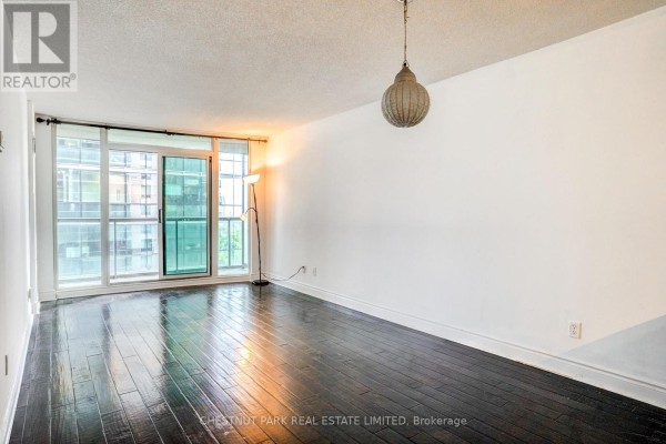 1008 - 30 Grand Trunk Crescent, Toronto, ON, photo 2