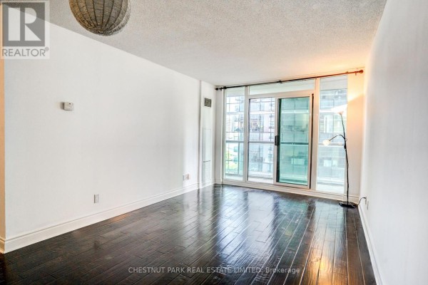 1008 - 30 Grand Trunk Crescent, Toronto, ON, photo 3