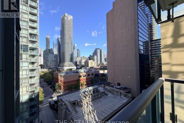 Living room - 1008 - 38 Grenville Street, Toronto, ON M4Y1A5 Photo 2