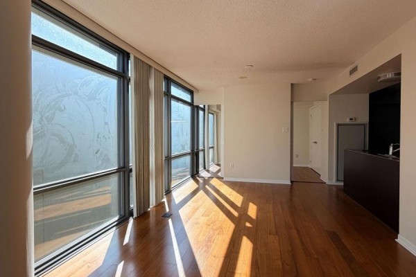 Den - 1008 - 38 Grenville Street, Toronto, ON M4Y1A5 Photo 5