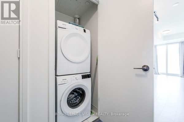 1008 - 425 Front Street E, Toronto, ON M5A0X2 Photo 5