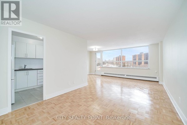 708 - 6200 Bathurst Street, Toronto, ON M2R2A3 Photo 2