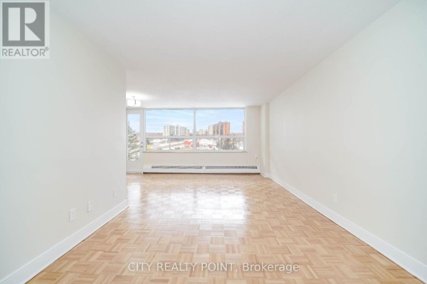 708 - 6200 Bathurst Street, Toronto, ON M2R2A3 Photo 3