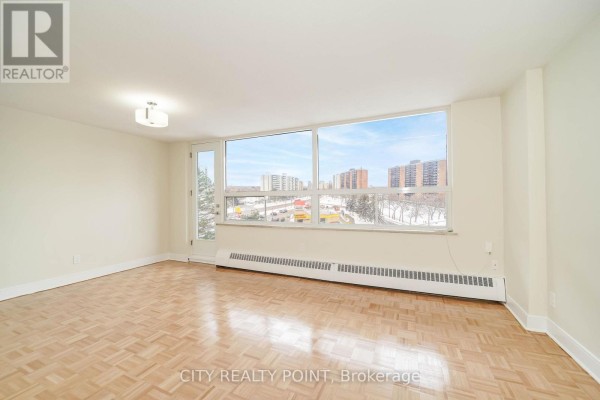 708 - 6200 Bathurst Street, Toronto, ON M2R2A3 Photo 4