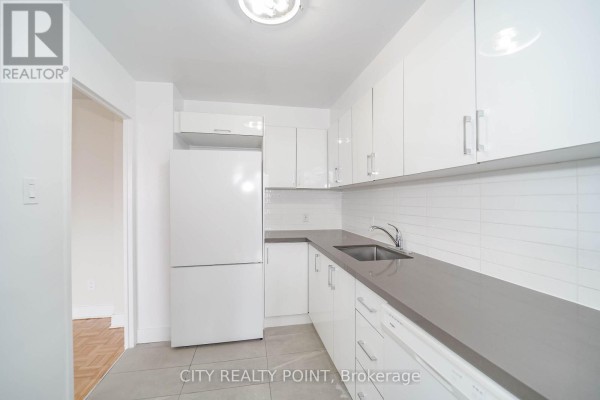 708 - 6200 Bathurst Street, Toronto, ON M2R2A3 Photo 5