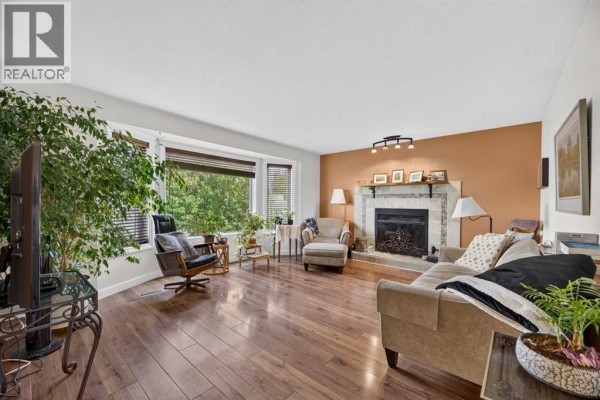 Primary Bedroom - 1008 2 Street Ne, Sundre, AB T0M1X0 Photo 3