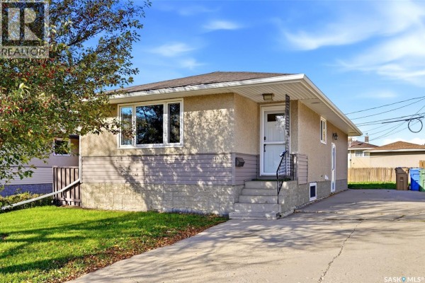Kitchen - 1008 7th Avenue N, Regina, SK S4R0H1 Photo 2