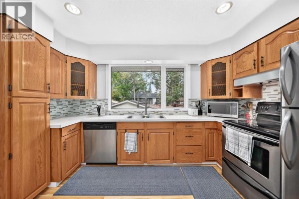4pc Bathroom - 1008 Cantabrian Drive Sw, Calgary, AB T2W1L7 Photo 4