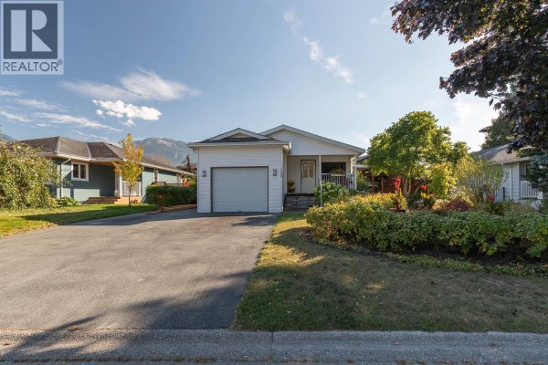 1008 Edgewater Crescent, Squamish, BC V6B0B2 Photo 2