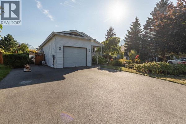 1008 Edgewater Crescent, Squamish, BC V6B0B2 Photo 3