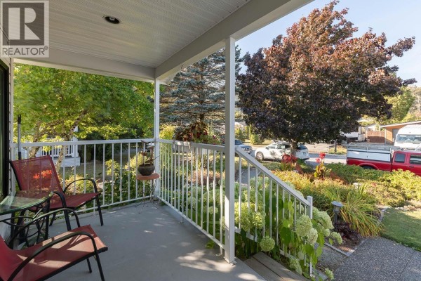 1008 Edgewater Crescent, Squamish, BC V6B0B2 Photo 4