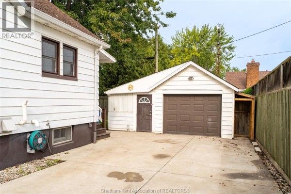 Laundry room - 1008 James Street, Wallaceburg, ON N8A2P8 Photo 2