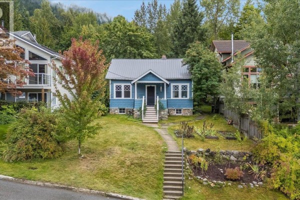 Full bathroom - 1008 Observatory Street, Nelson, BC V1L5P3 Photo 3