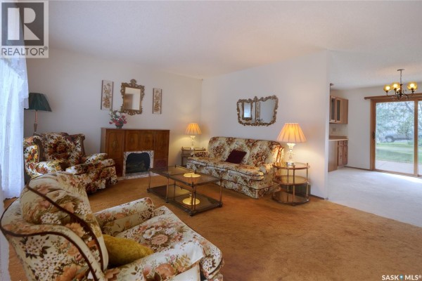1008 Parklane Drive, Assiniboia, SK, photo 2