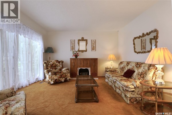 1008 Parklane Drive, Assiniboia, SK, photo 3