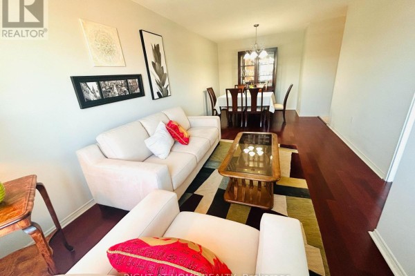 Den - 1009 - 11 Thorncliffe Pk Drive, Toronto, ON M4H1P3 Photo 3