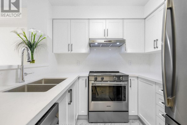 Kitchen - 1009 - 28 Pemberton Avenue, Toronto, ON M2M4L1 Photo 4