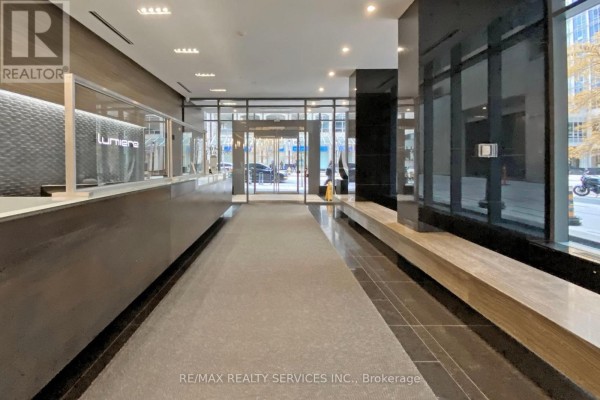 1009 - 770 Bay Street, Toronto, ON M5G0A6 Photo 5