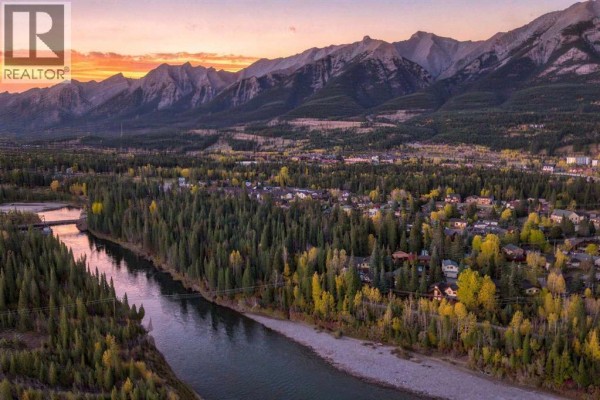 1009 10 Street, Canmore, AB T1W2A1 Photo 5