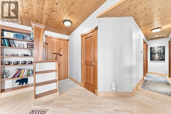 2pc Bathroom - 1009 15 Street, Canmore, AB T1W1V3 Photo 5