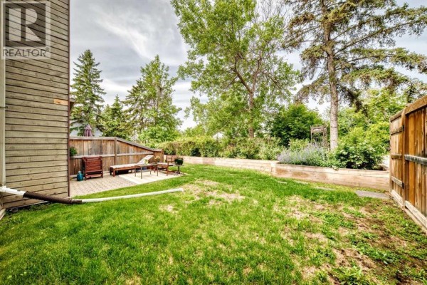 Living room - 101, 2218 30 Street Sw, Calgary, AB T2E2L8 Photo 2