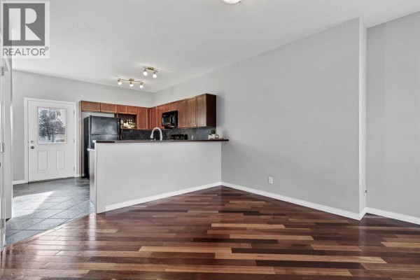 Living room - 101, 703 Luxstone Square Sw, Airdrie, AB T4B0A3 Photo 5