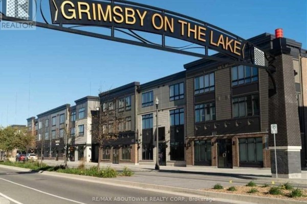 Exterior view of modern residential buildings with glass windows. - 101 - 10 Concord Place, Grimsby