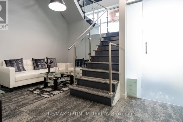 101 - 1055 Canadian Place, Mississauga, ON L4W0C2 Photo 3