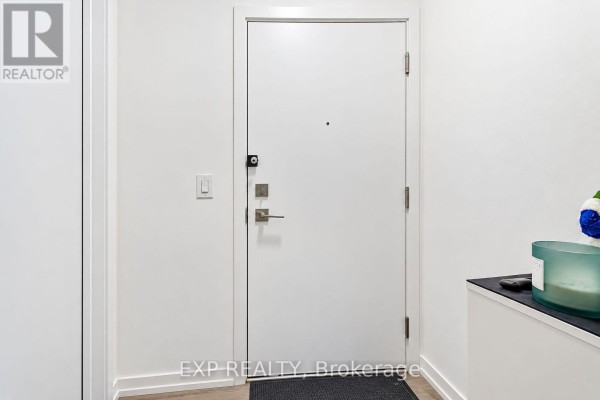 101 - 120 Canon Jackson Drive, Toronto, ON M6M0B8 Photo 3